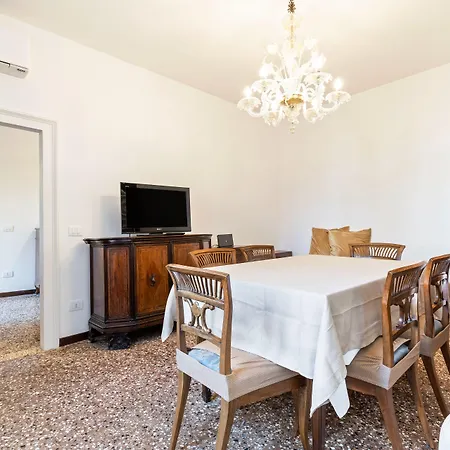 Apartmán Guesthost - Del Remer - 5mins From San Marco Sq Benátky