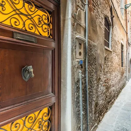 Guesthost - Del Remer - 5mins From San Marco Sq Apartmán